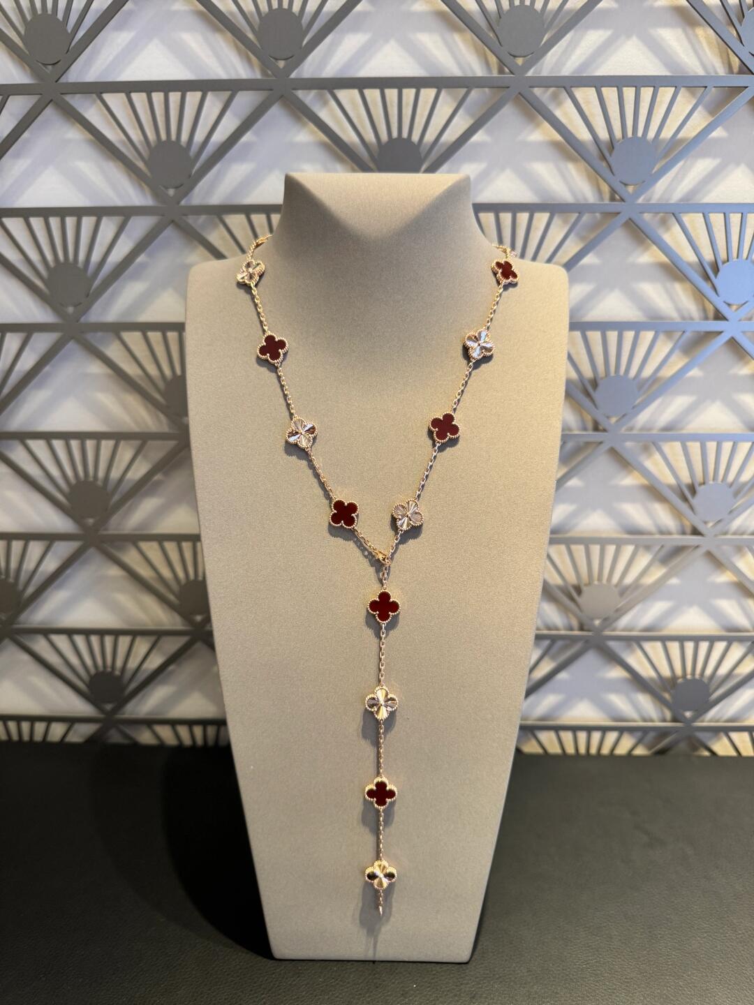 [ELAN LUXE]CLOVER 20 MOTIFS LASER CARNELIAN NECKLACE