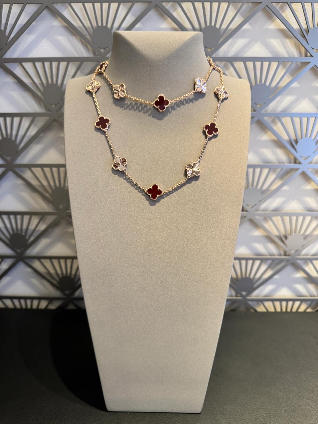 [ELAN LUXE]CLOVER 20 MOTIFS LASER CARNELIAN NECKLACE