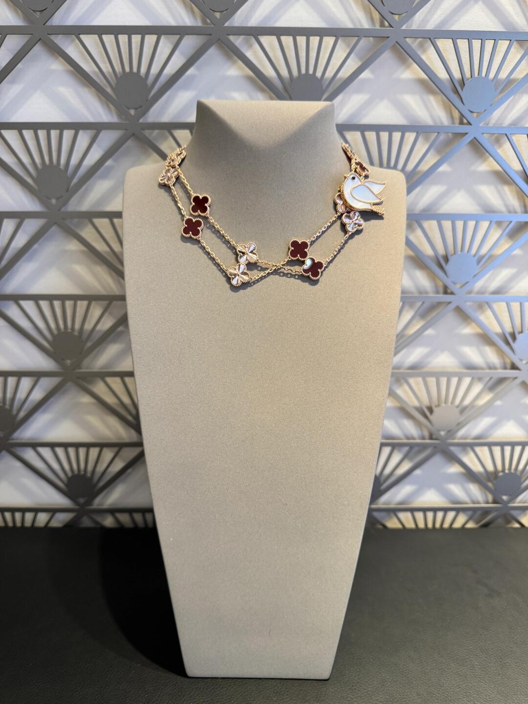 [ELAN LUXE]CLOVER 20 MOTIFS LASER CARNELIAN NECKLACE