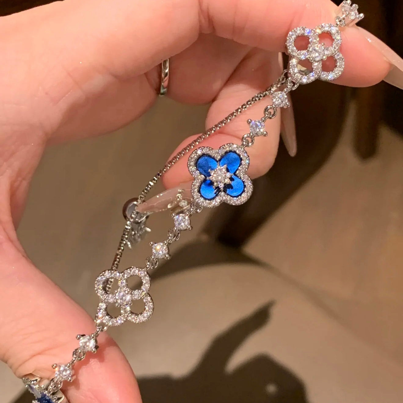 [ELAN LUXE]CLOVER 5 MOTIF PINK BLUE RED WHITE BRACELET