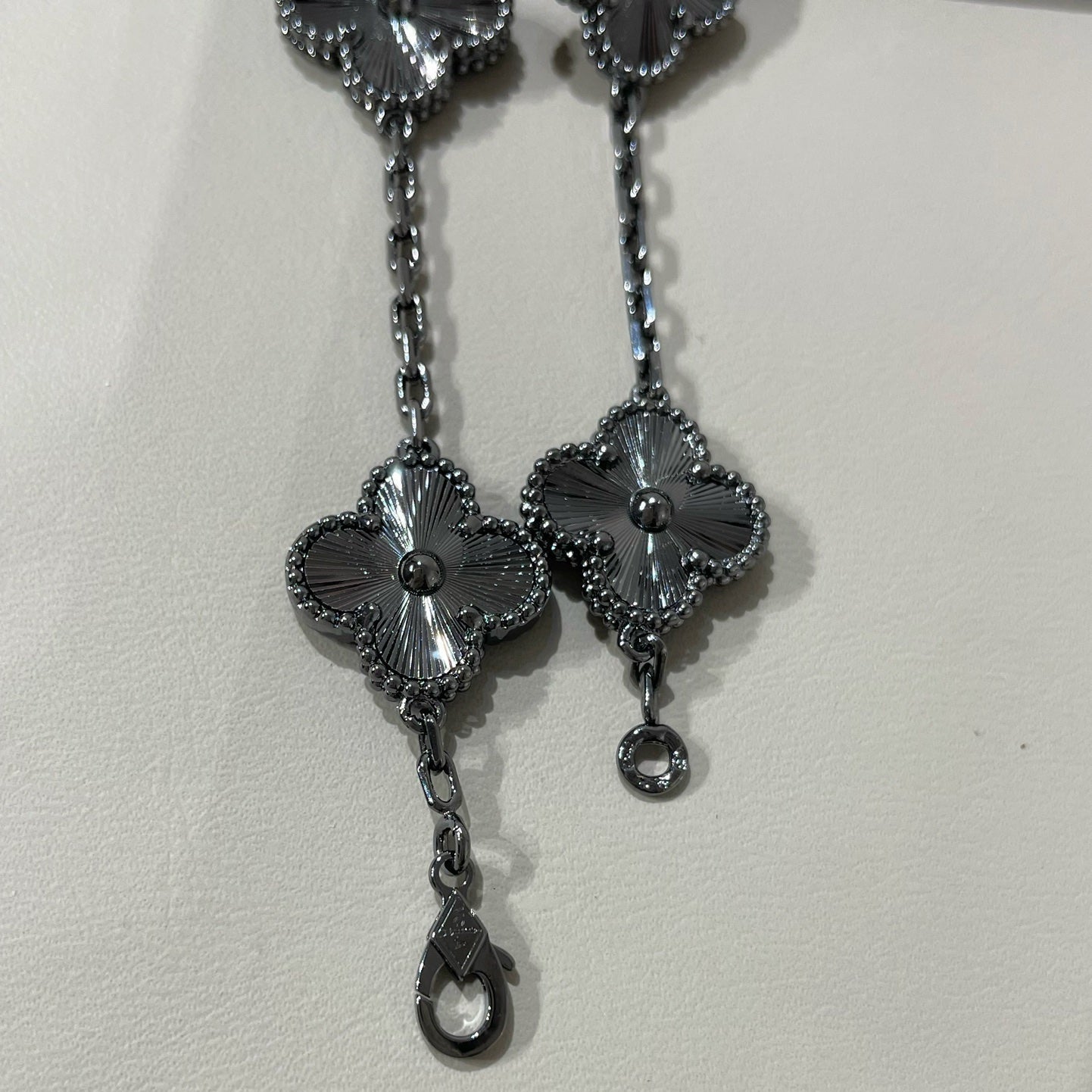 [ELAN LUXE]CLOVER 5 MOTIF BLACK BRACELET