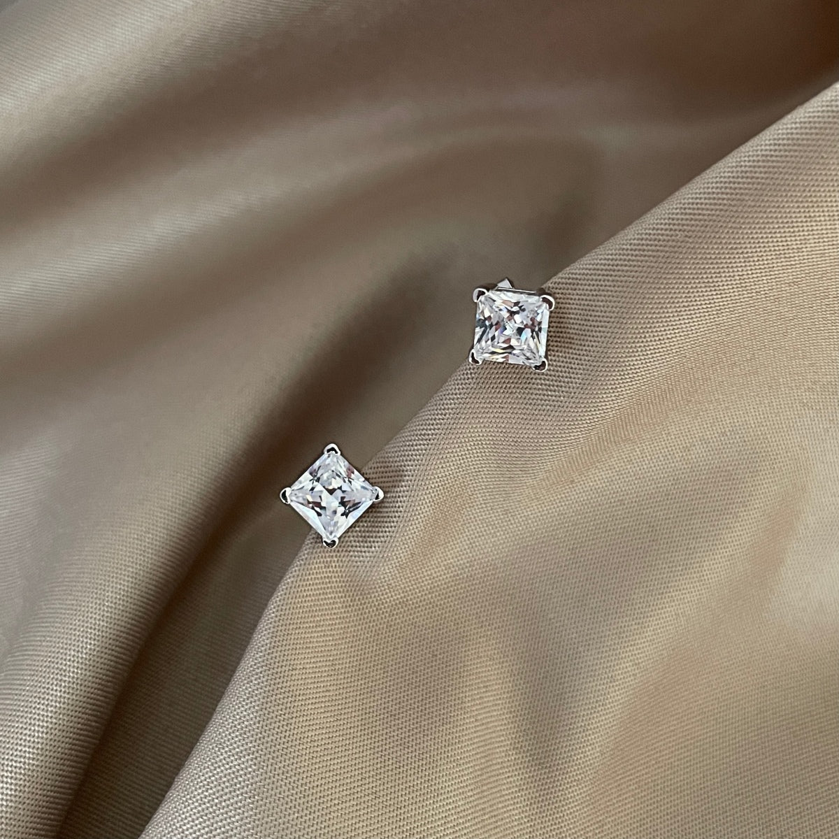 [ELAN LUXE]Delicate Square Shape Earrings