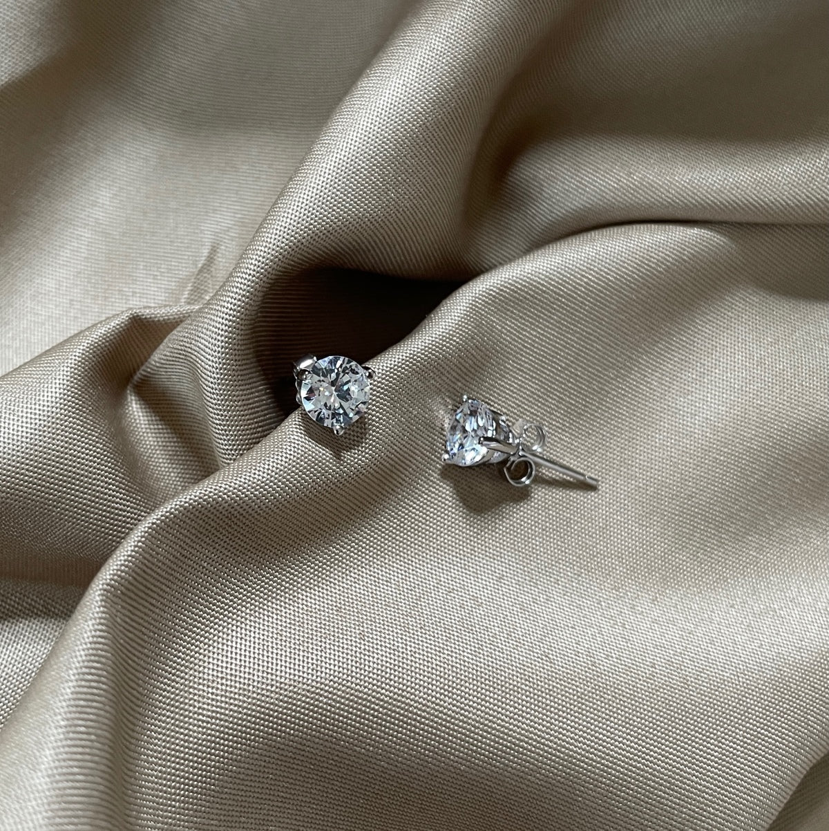 [ELAN LUXE]Dainty Round Shape Earrings