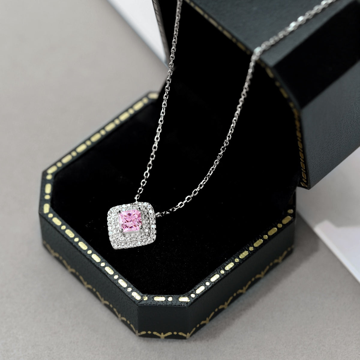 [ELAN LUXE]Sparkling Asscher Cut Necklace