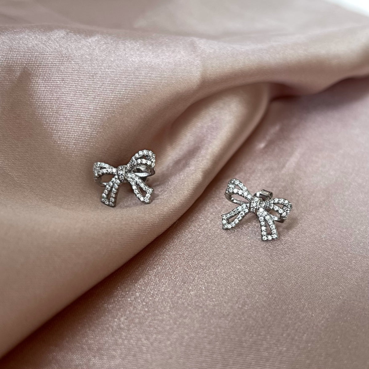 [ELAN LUXE]Dainty Bow Shape Earrings