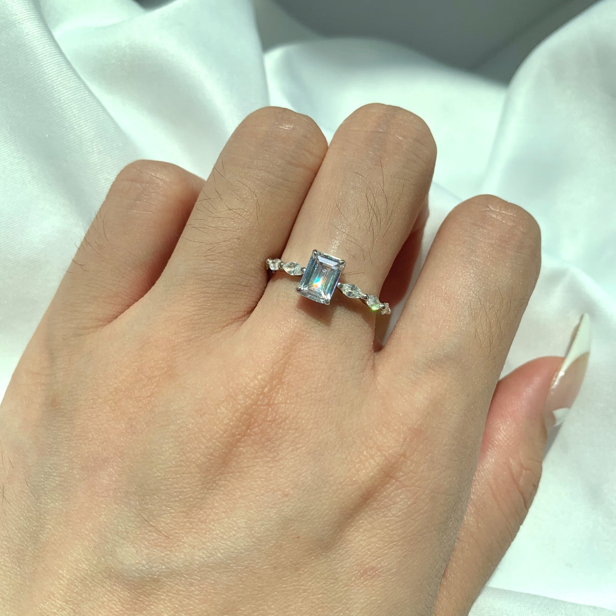 [ELAN LUXE]1.0 Carat Dainty Resplendent Radiant Cut Daily Ring