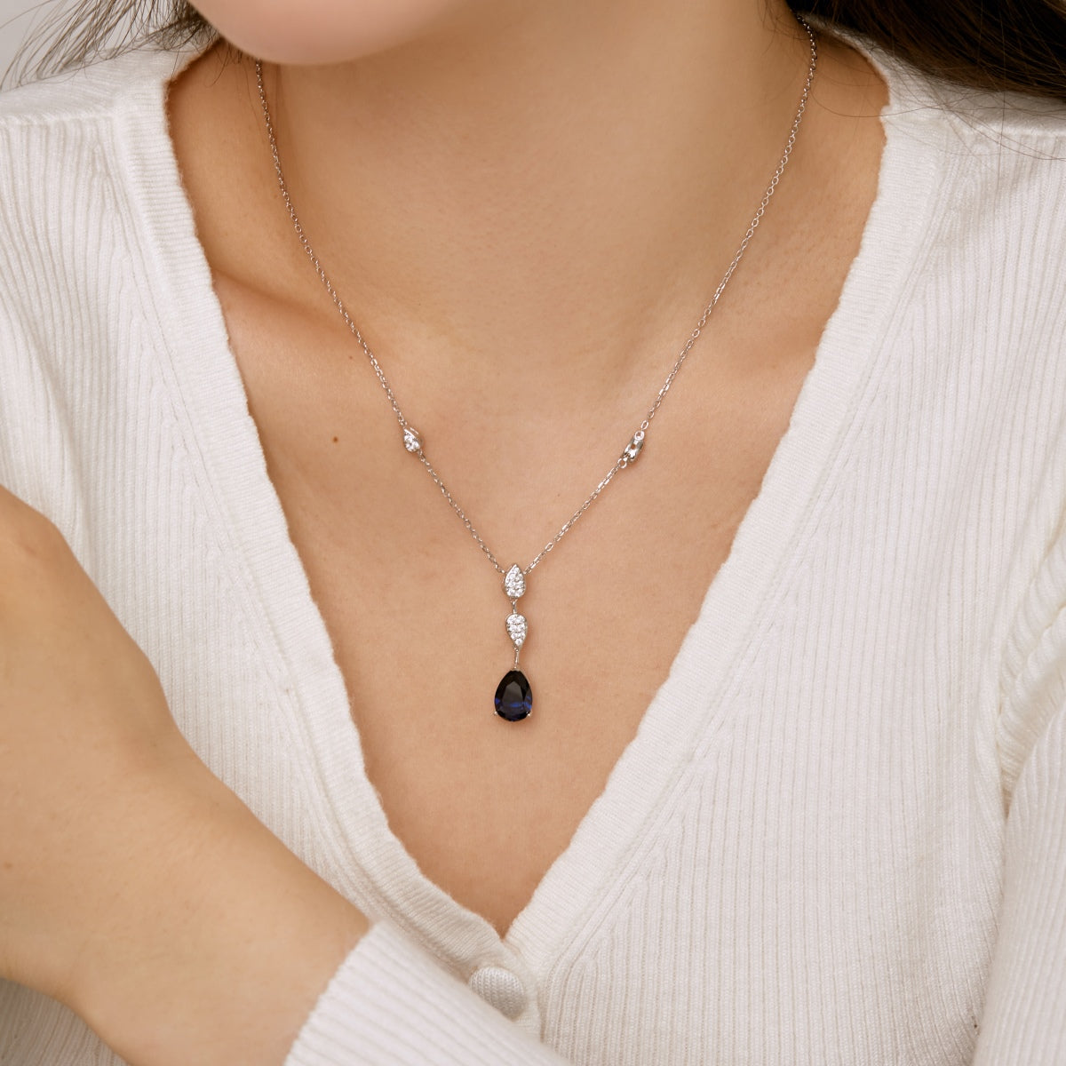 [ELAN LUXE]Dazzling Pear Cut Necklace