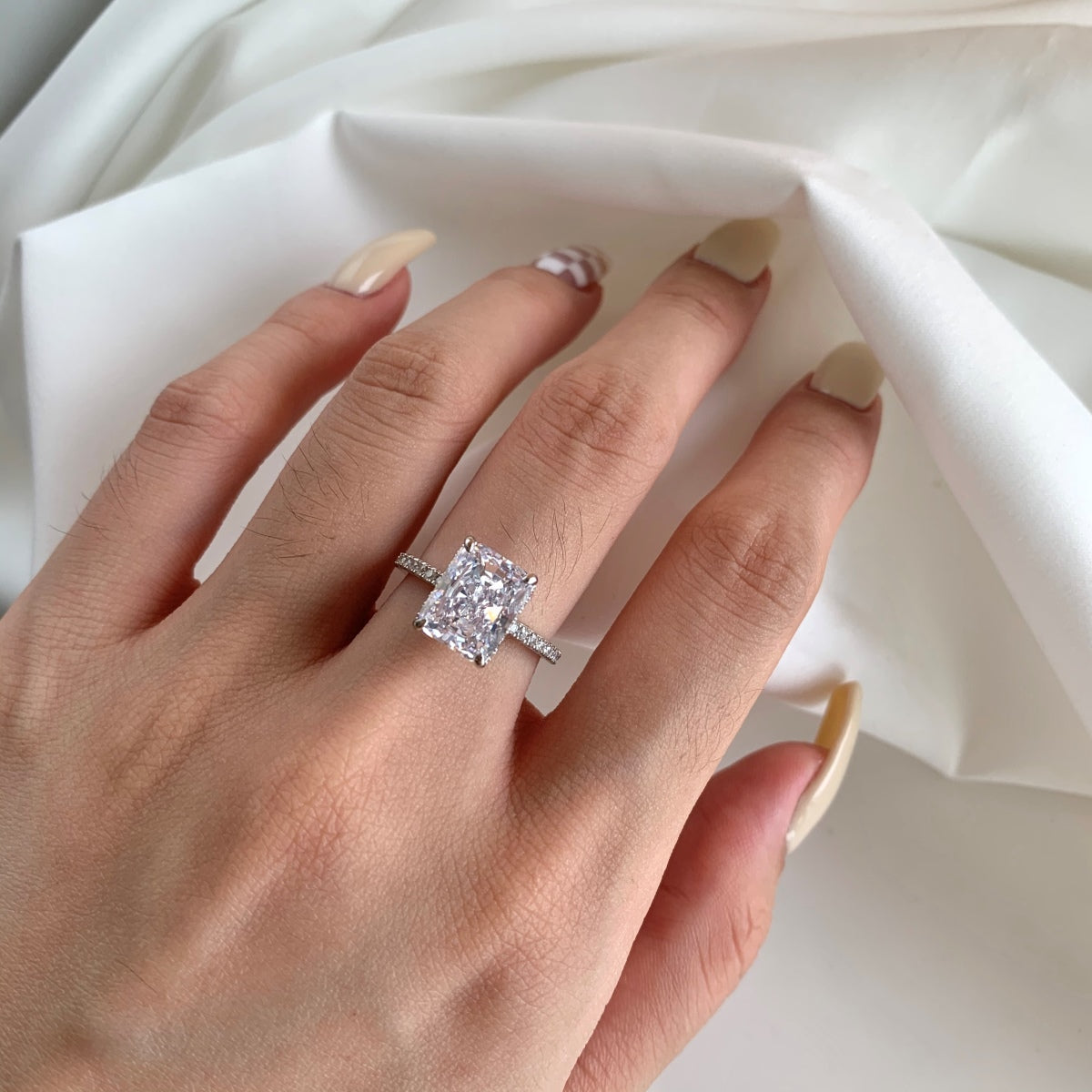 [ELAN LUXE]4.0 Carat Luxurious Engagement Ring