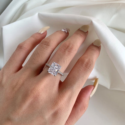 [ELAN LUXE]4.0 Carat Luxurious Engagement Ring
