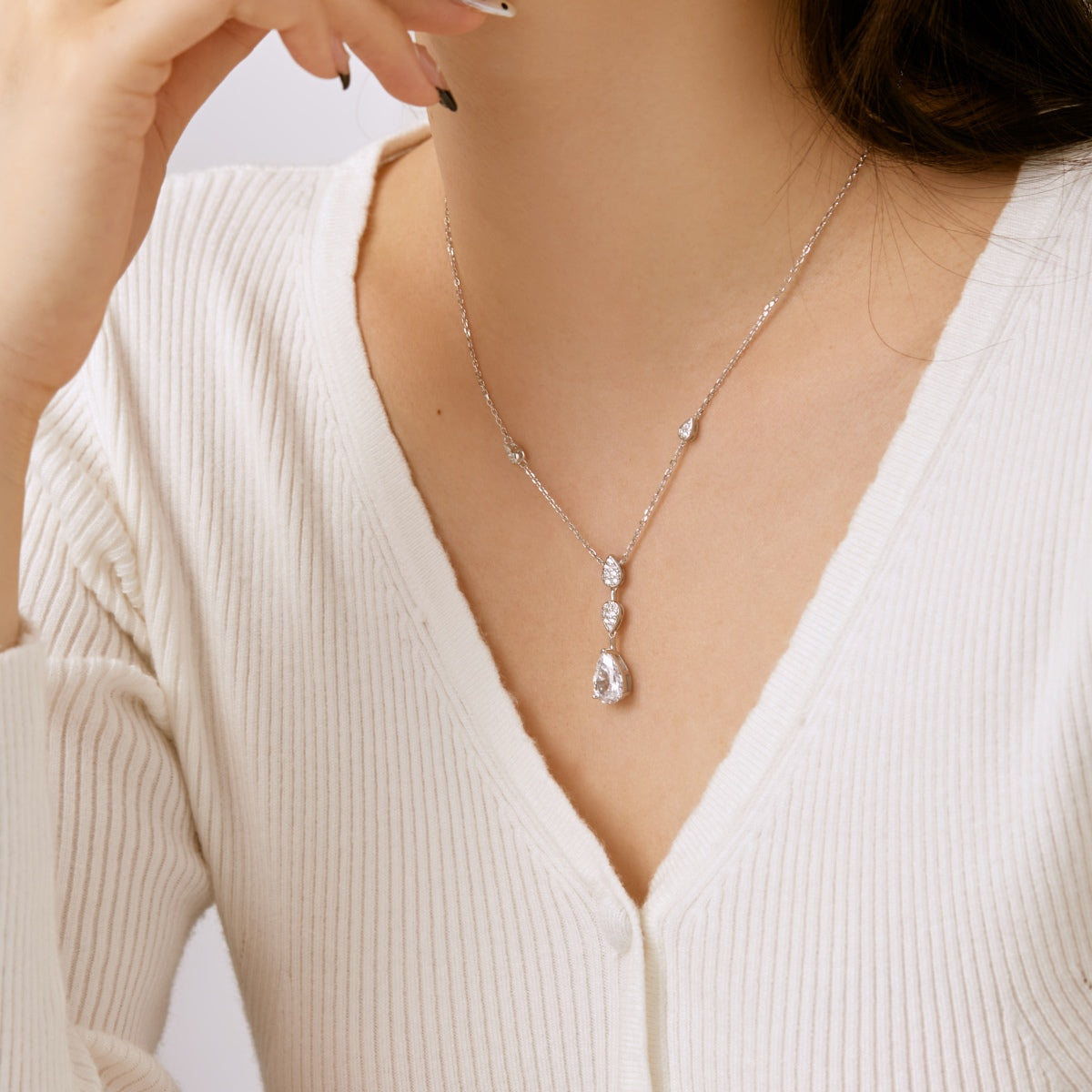 [ELAN LUXE]Dazzling Pear Cut Necklace