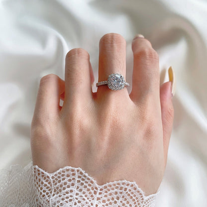 [ELAN LUXE]Dazzling Resplendent Round Cut Wedding Ring