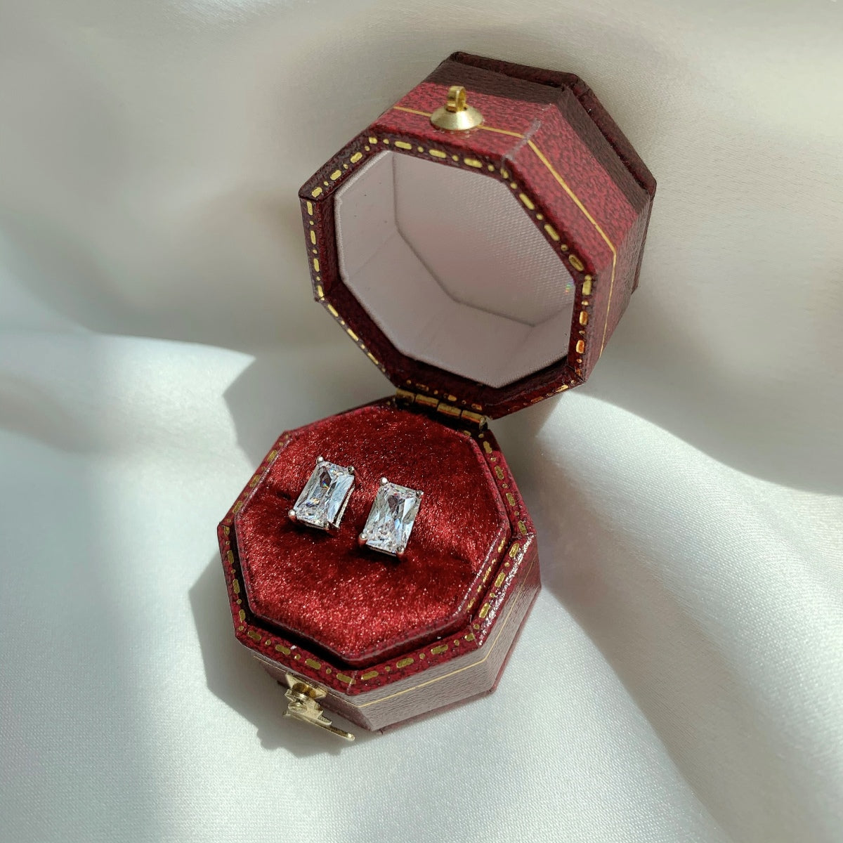 [ELAN LUXE]Stylish Shiny Rectangular Center Stone Stud Earrings