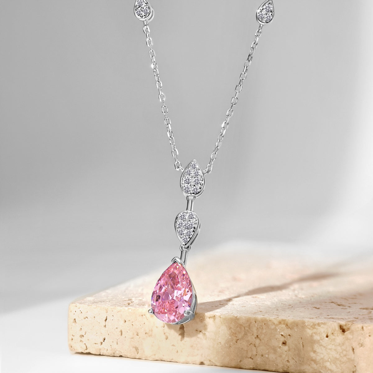 [ELAN LUXE]Dazzling Pear Cut Necklace