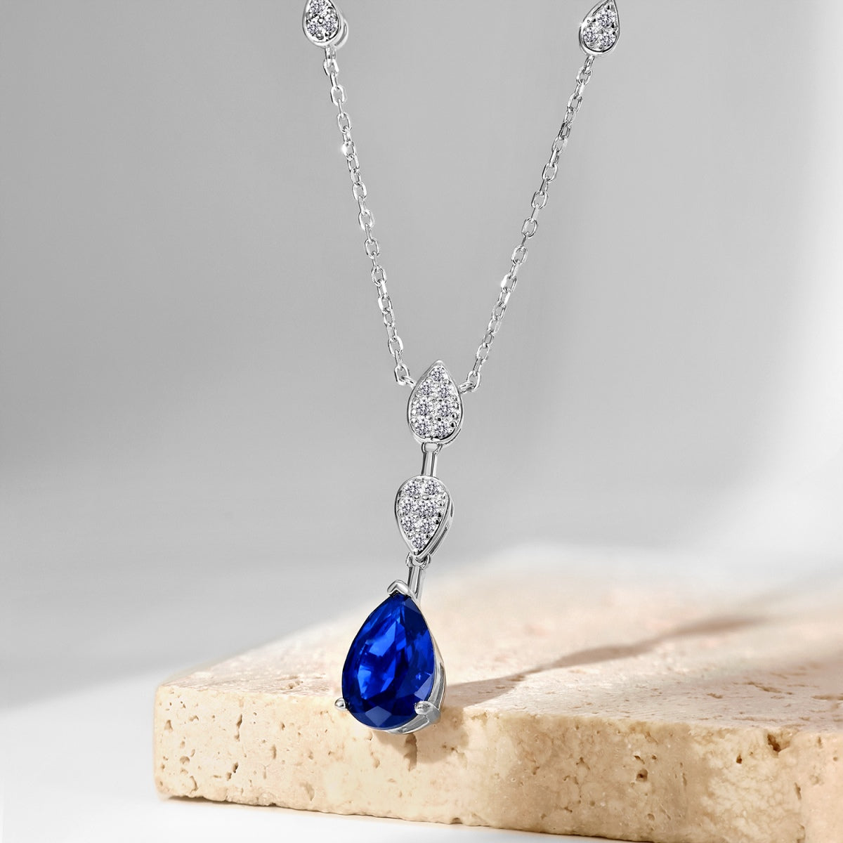 [ELAN LUXE]Dazzling Pear Cut Necklace