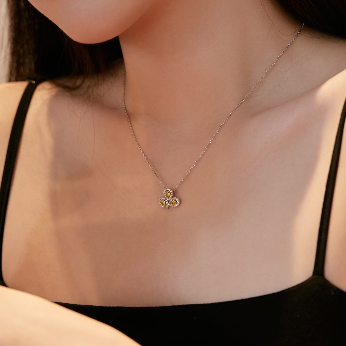 [ELAN LUXE]Elegant Flower Shape Pear Cut Necklace