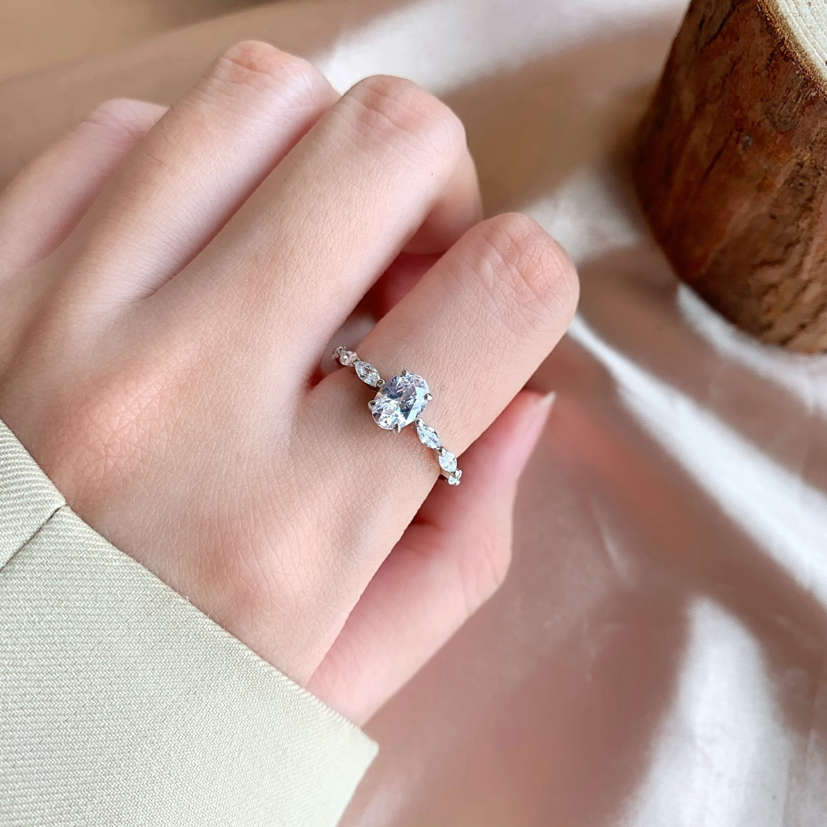 [ELAN LUXE]0.75 Carat Luxurious Vibrant Elongated Cushion Cut Daily Ring
