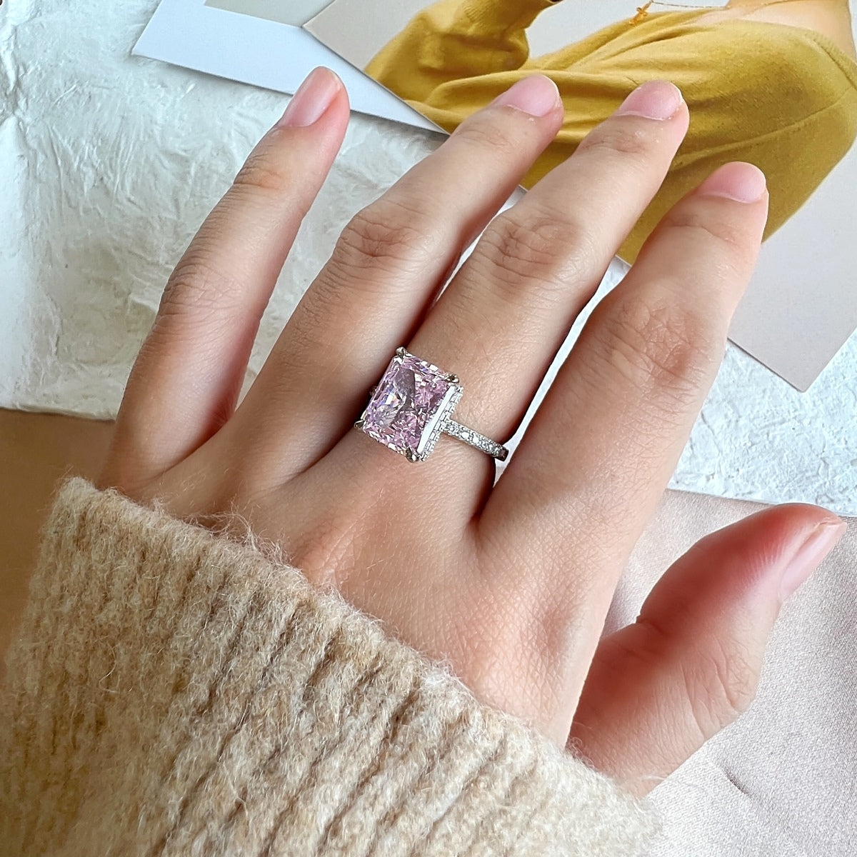 [ELAN LUXE]4.0 Carat Luxurious Engagement Ring
