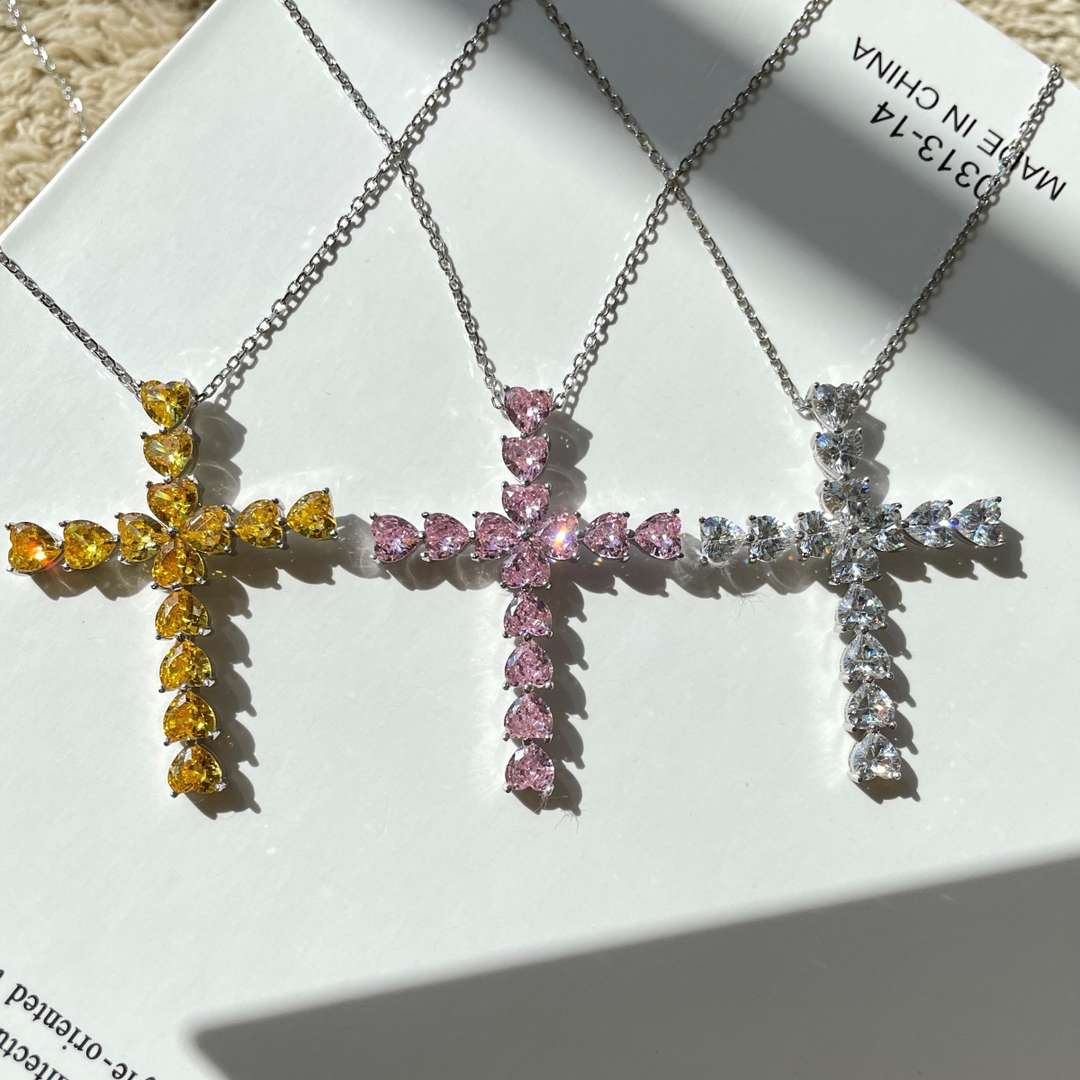 [ELAN LUXE]Radiant Cross Shape Necklace