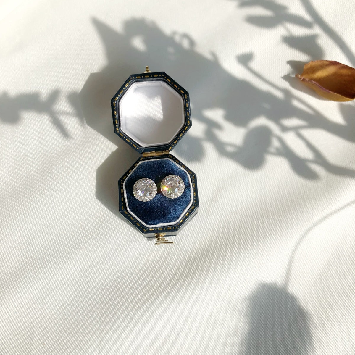 [ELAN LUXE]Classic Princess Round Shape Earrings