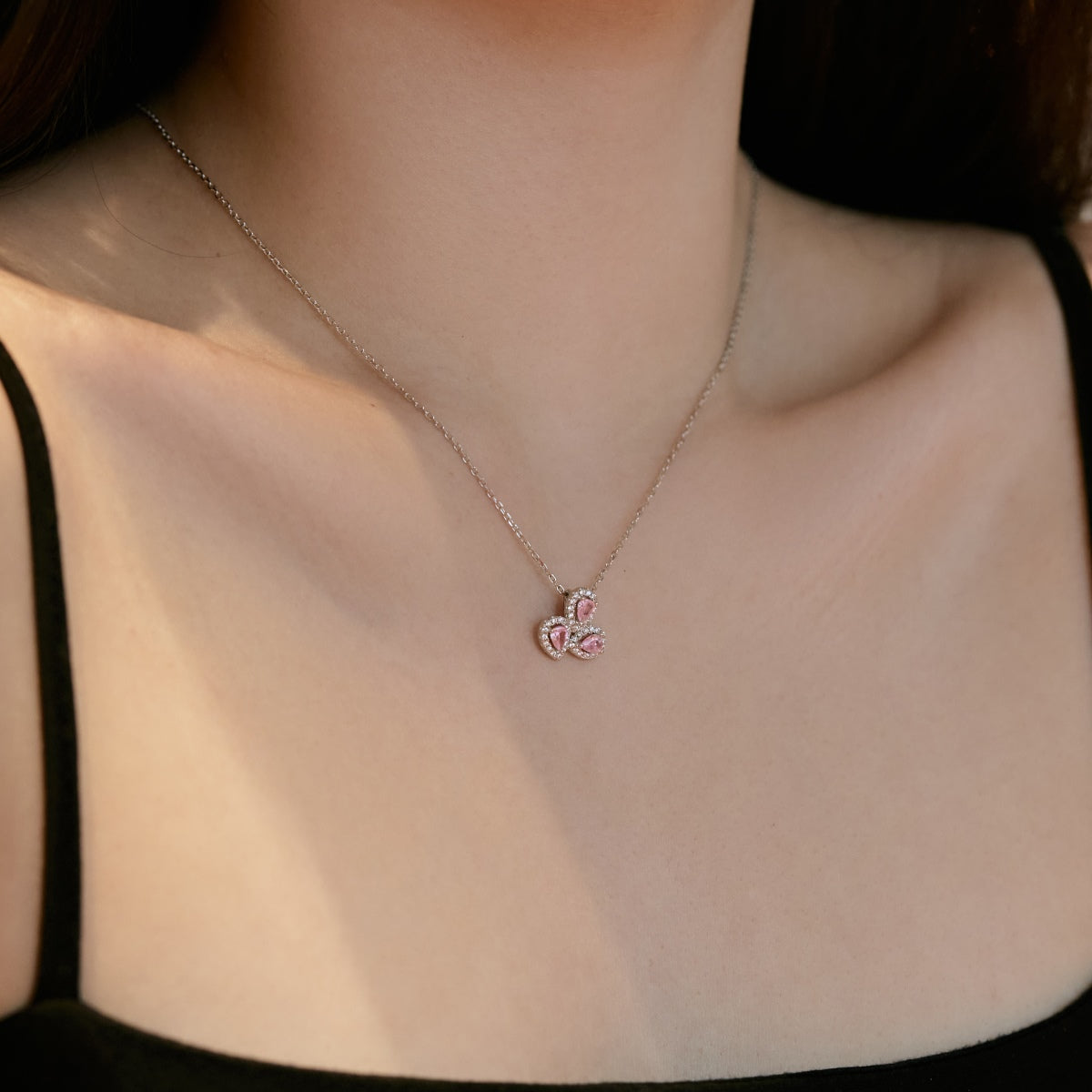 [ELAN LUXE]Elegant Flower Shape Pear Cut Necklace
