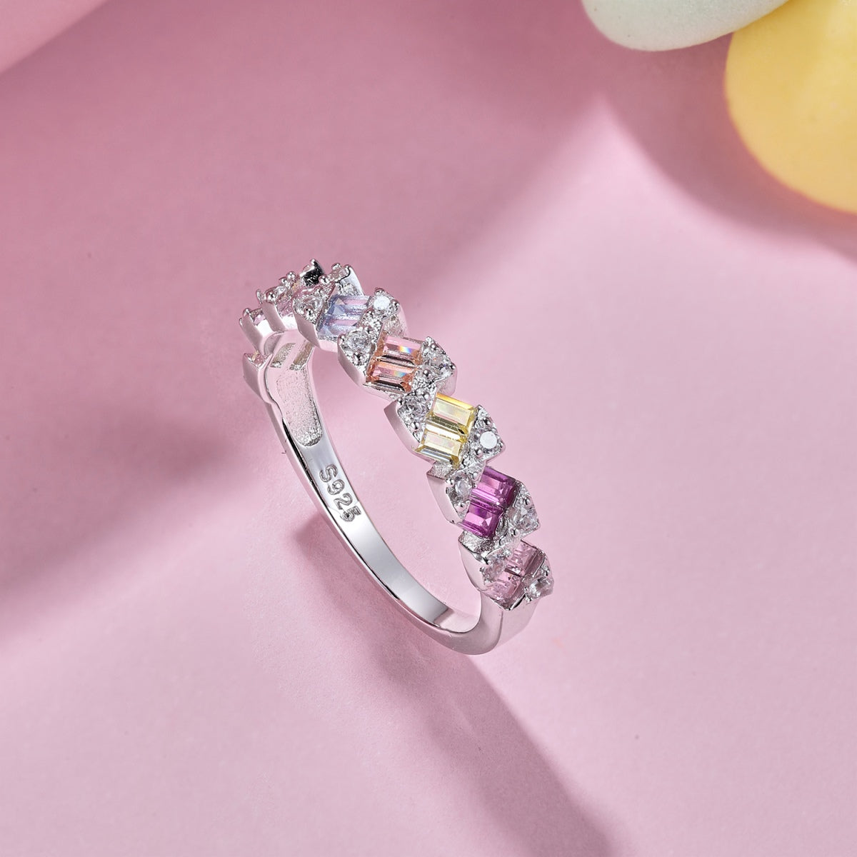[ELAN LUXE]Delicate Vibrant Emerald Cut Daily Ring