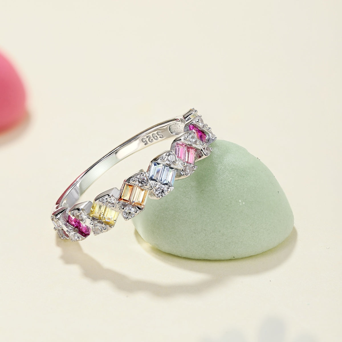 [ELAN LUXE]Delicate Vibrant Emerald Cut Daily Ring