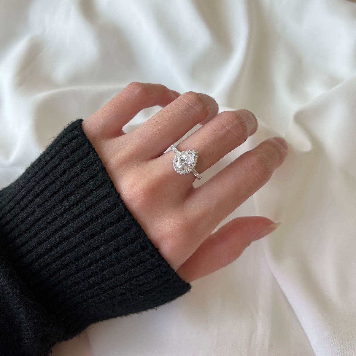 [ELAN LUXE]1.0 Carat Luxurious Resplendent Water Drop Shape Wedding Ring
