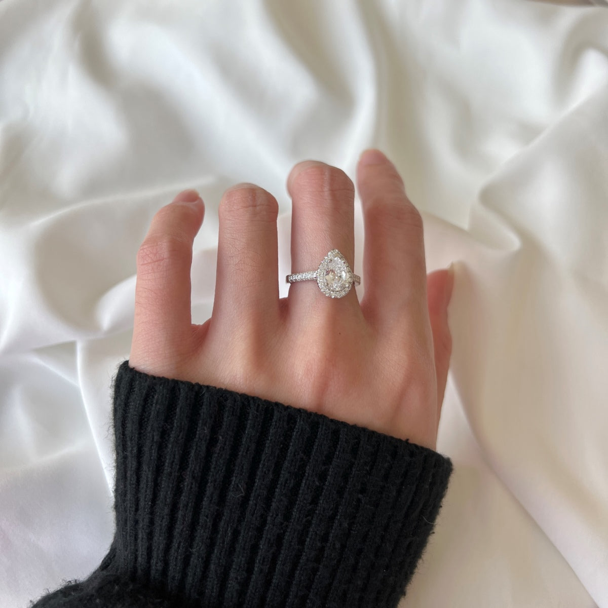 [ELAN LUXE]1.0 Carat Luxurious Resplendent Water Drop Shape Wedding Ring
