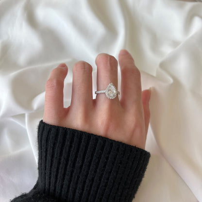 [ELAN LUXE]1.0 Carat Luxurious Resplendent Water Drop Shape Wedding Ring