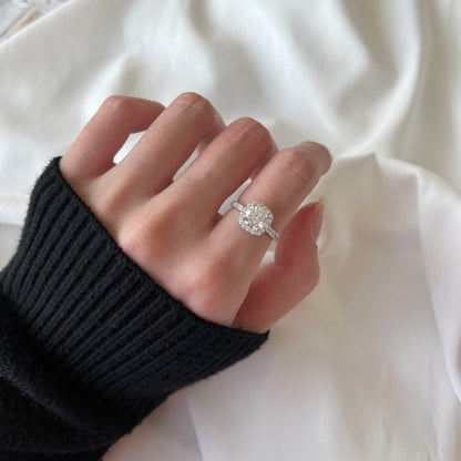 [ELAN LUXE]Dazzling Resplendent Round Cut Wedding Ring