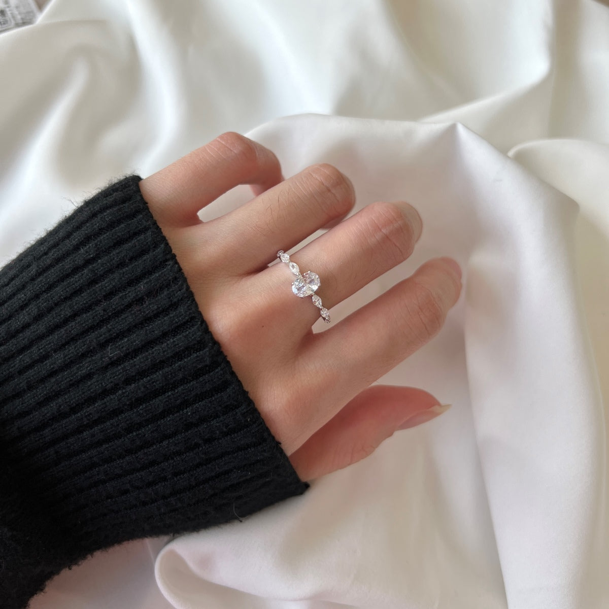 [ELAN LUXE]0.75 Carat Luxurious Vibrant Elongated Cushion Cut Daily Ring