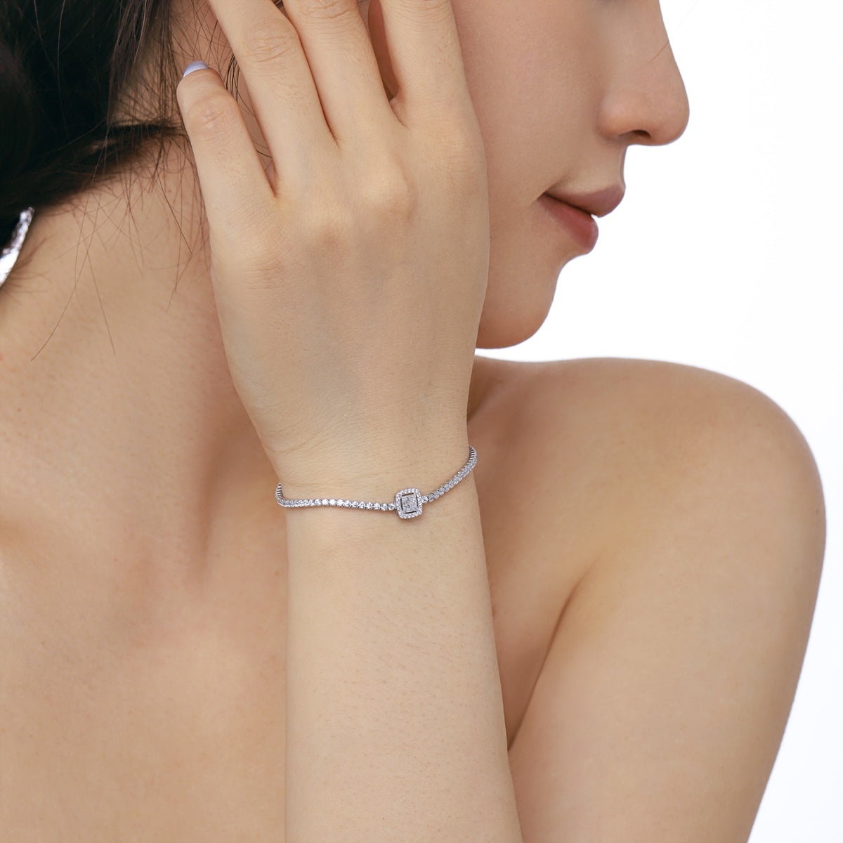 [ELAN LUXE]Luxurious Dazzling Square Shape Banquet Bracelet