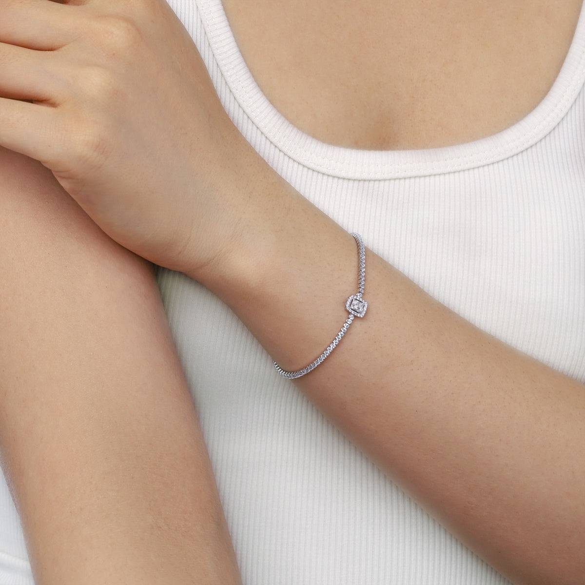 [ELAN LUXE]Luxurious Dazzling Square Shape Banquet Bracelet