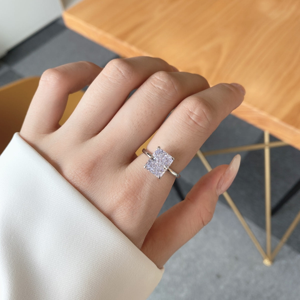[ELAN LUXE]4.0 Carat Ornate Enchanting Radiand Cut Banquet Ring