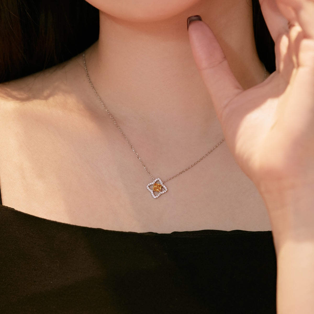 [ELAN LUXE]Exquisite Flower Shape Princess Cut Necklace