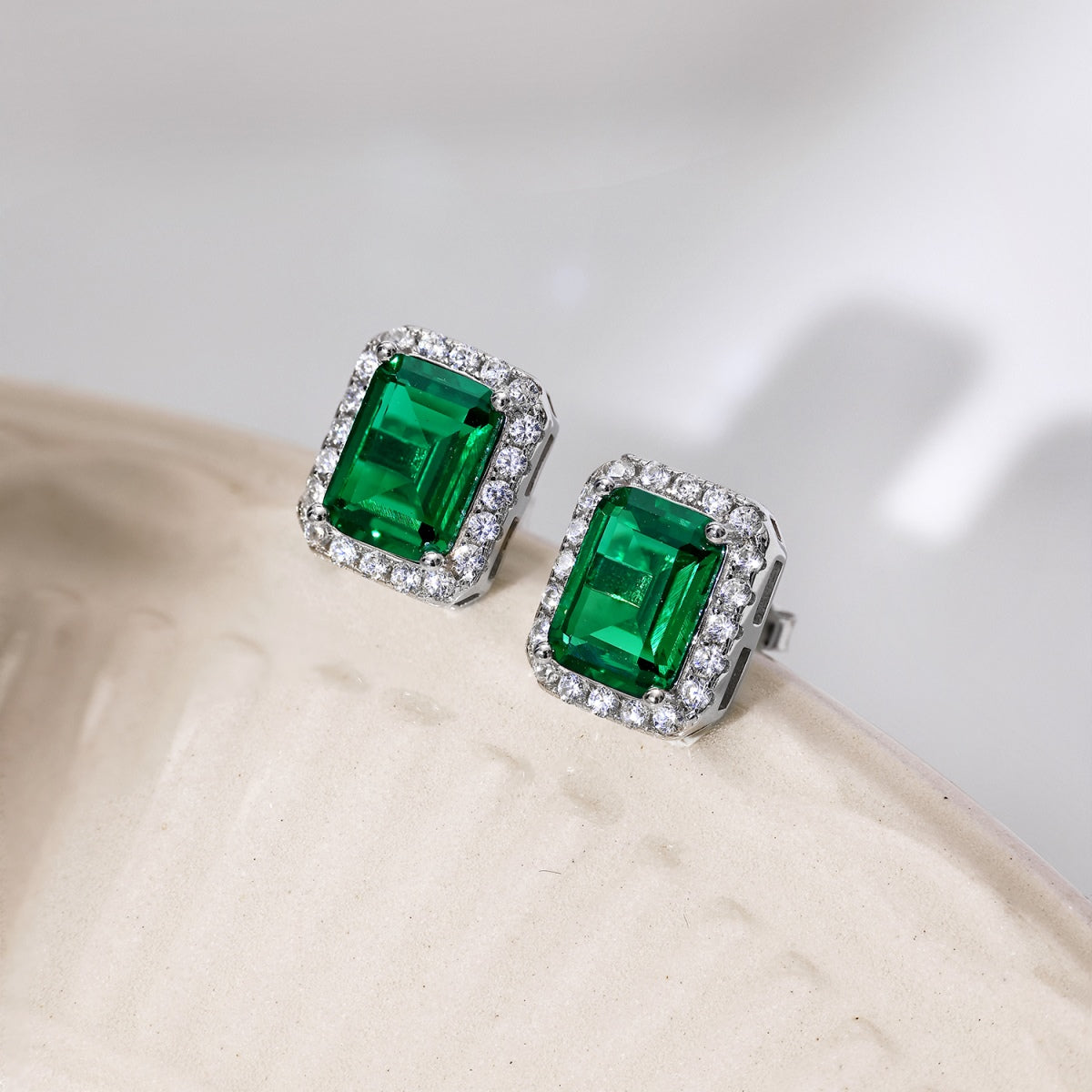 [ELAN LUXE]Luxurious Dainty Emerald Cut Banquet Earrings