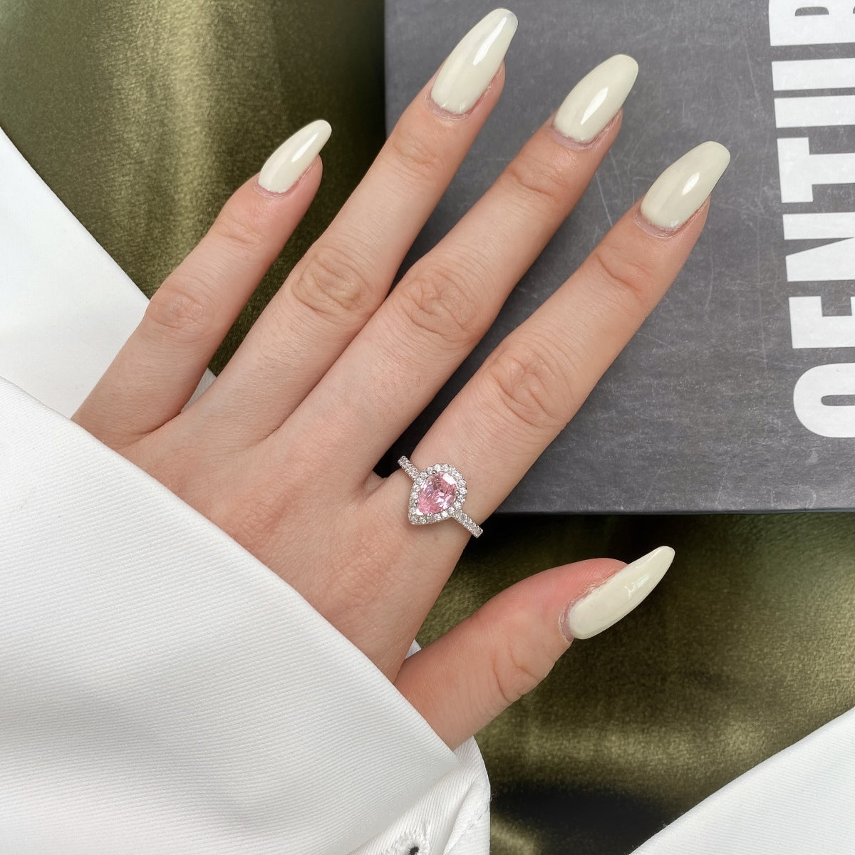 [ELAN LUXE]1.0 Carat Luxurious Resplendent Water Drop Shape Wedding Ring