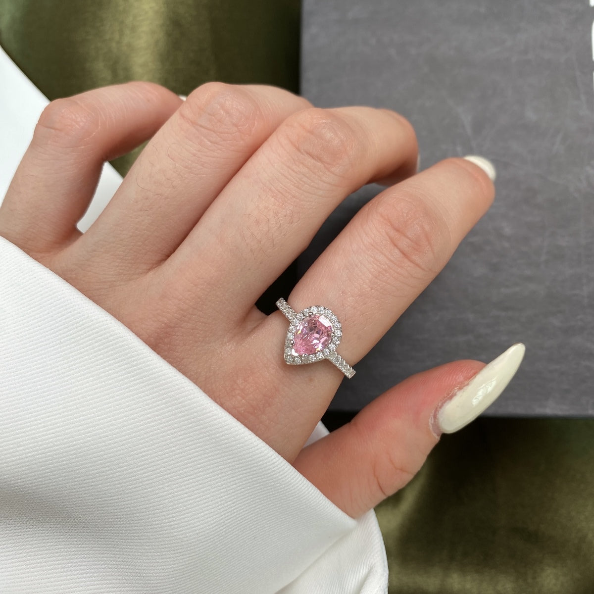 [ELAN LUXE]1.0 Carat Luxurious Resplendent Water Drop Shape Wedding Ring