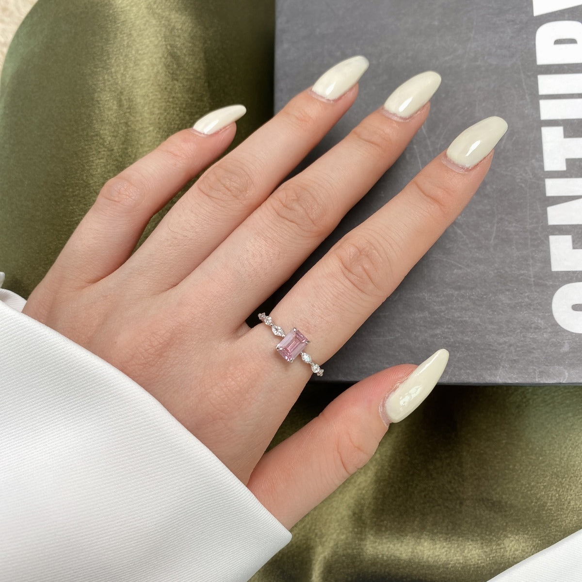 [ELAN LUXE]1.0 Carat Dainty Resplendent Radiant Cut Daily Ring