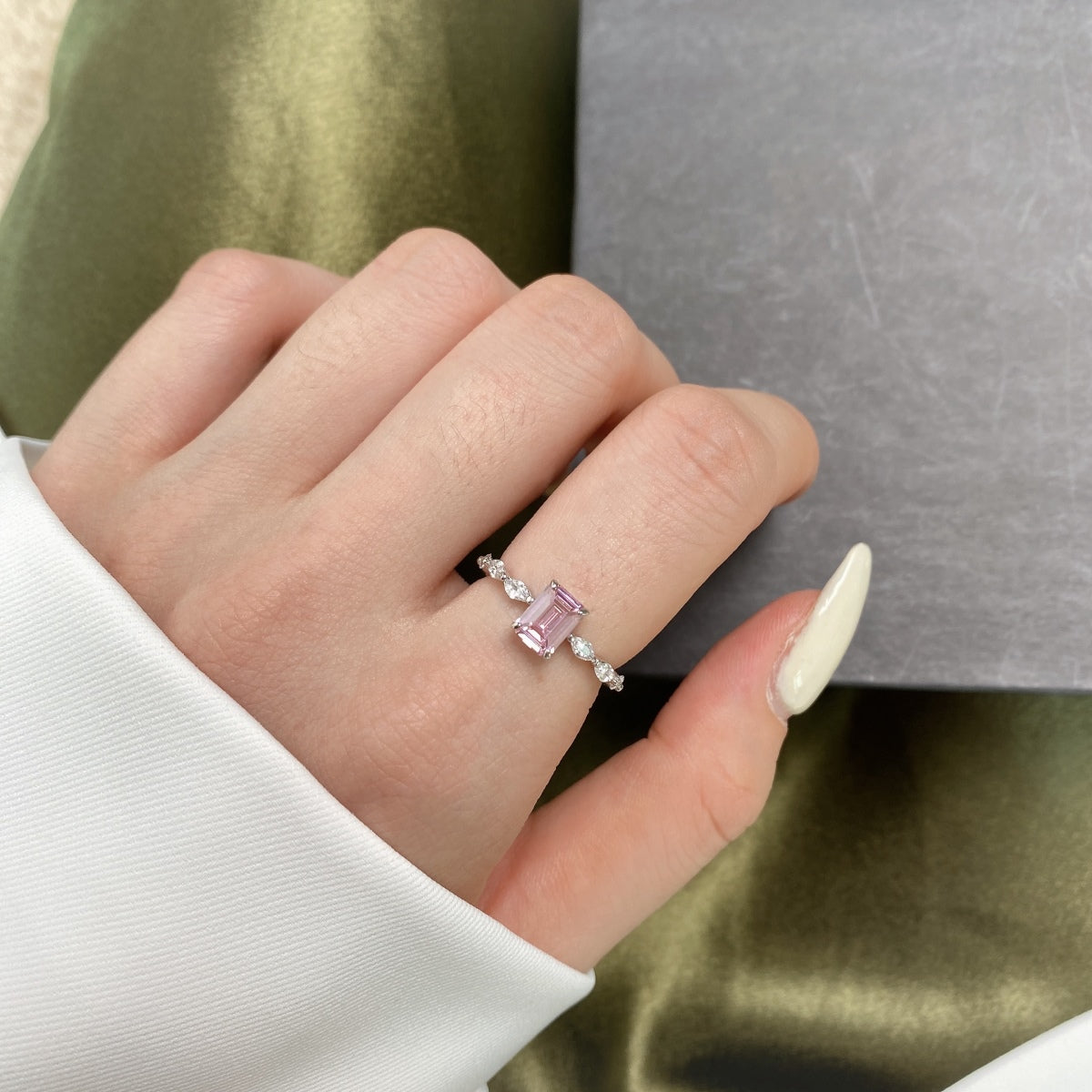 [ELAN LUXE]1.0 Carat Dainty Resplendent Radiant Cut Daily Ring