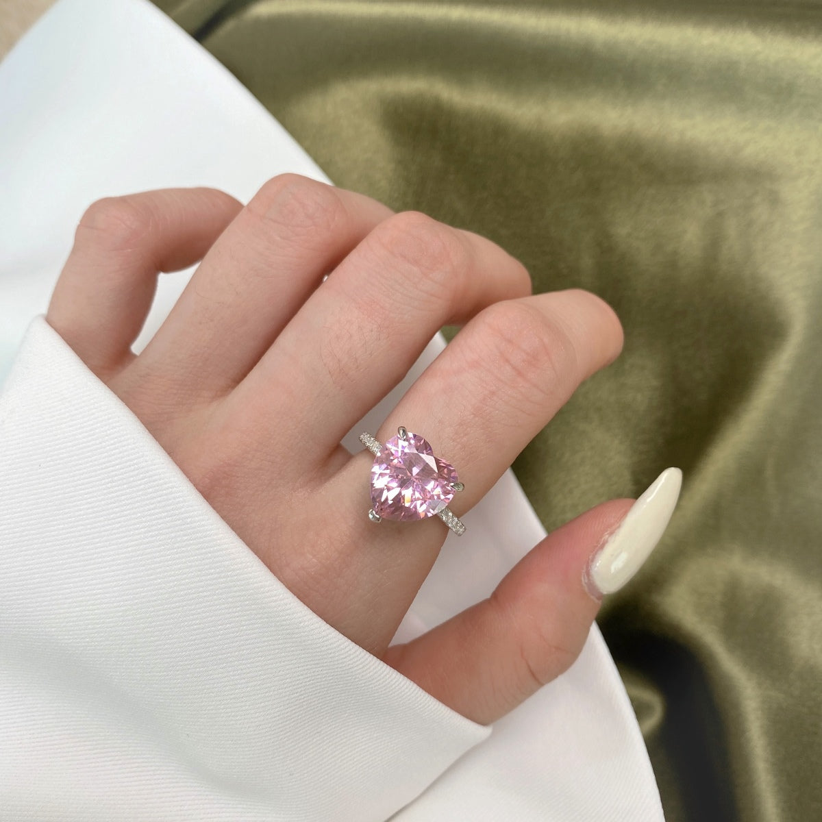 [ELAN LUXE]6.0 Carat Luxurious Sparkling Romantic Heart Cut Lover Ring