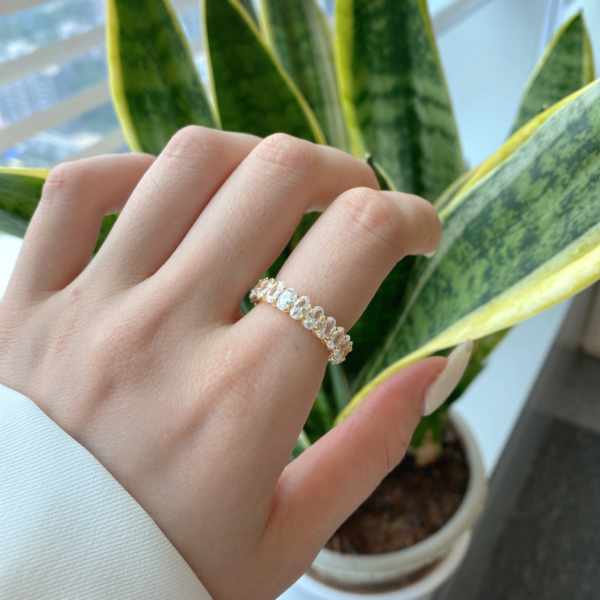 [ELAN LUXE]Ornate Oval Cut Tennis Ring