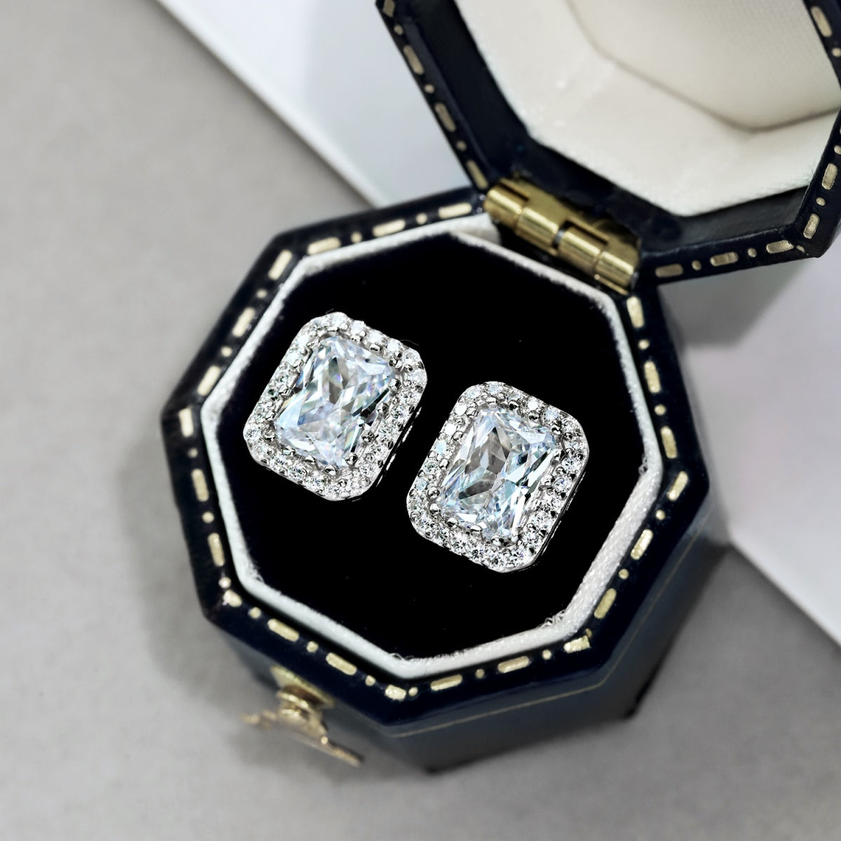 [ELAN LUXE]1.0 Carat Luxurious Dainty Emerald Cut Daily Earrings