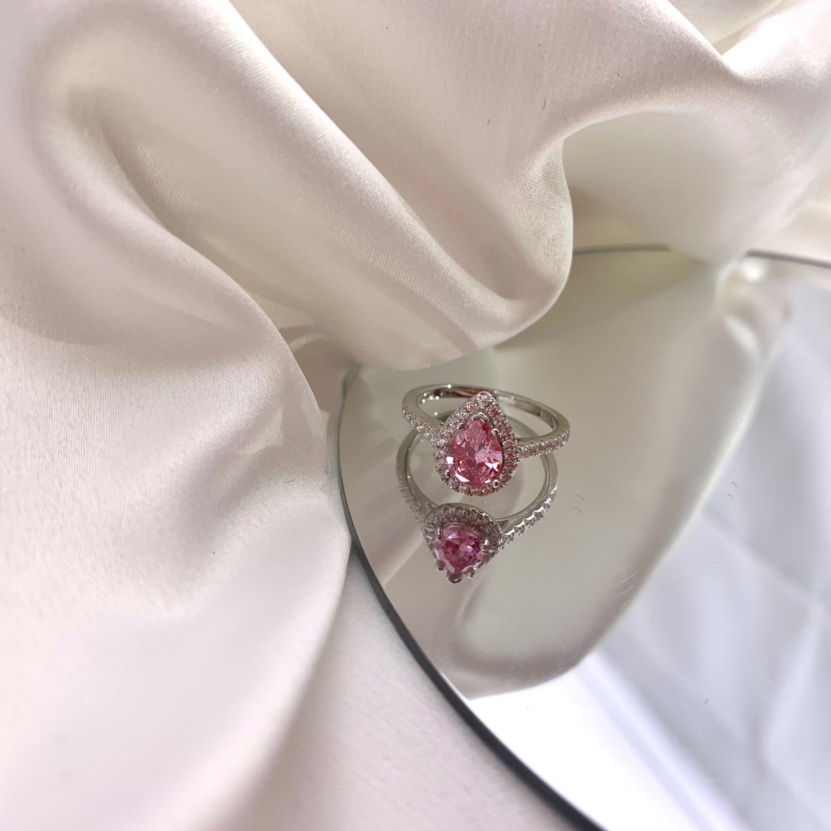 [ELAN LUXE]1.0 Carat Luxurious Resplendent Water Drop Shape Wedding Ring