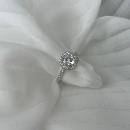 [ELAN LUXE]Dazzling Resplendent Round Cut Wedding Ring