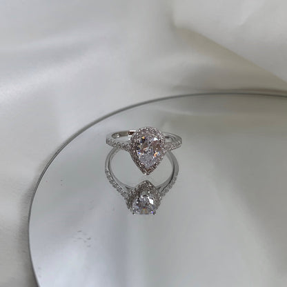 [ELAN LUXE]1.0 Carat Luxurious Resplendent Water Drop Shape Wedding Ring