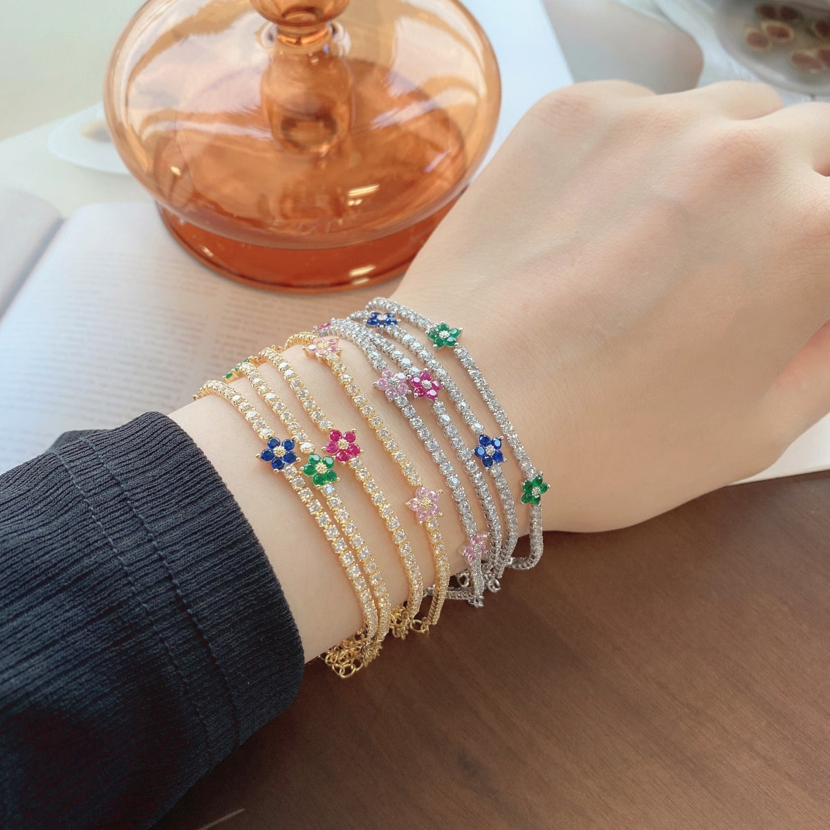 [ELAN LUXE]Sparkling Flower Shape Tennis Bracelet