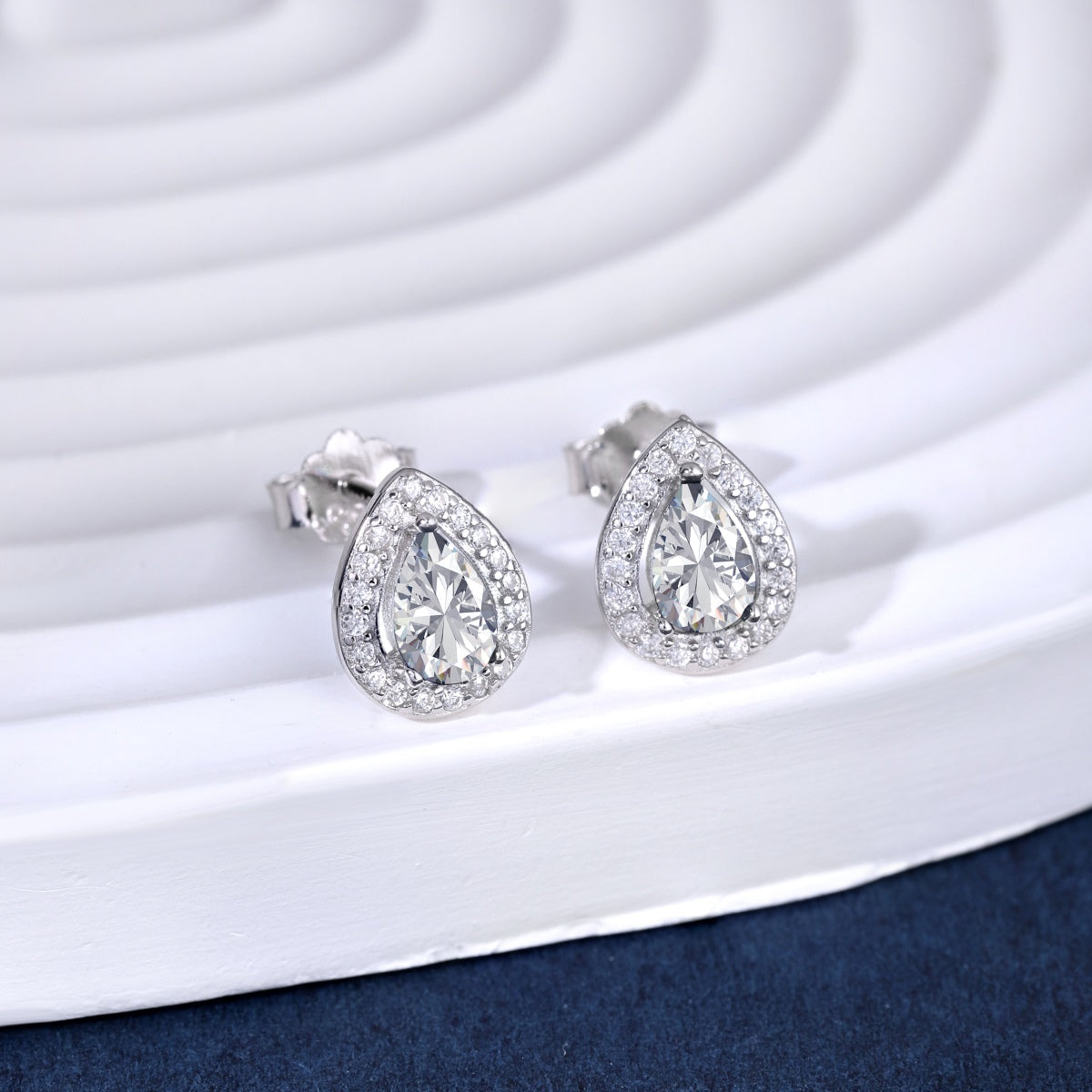 [ELAN LUXE]Luxurious Water Drop Shape Earrings
