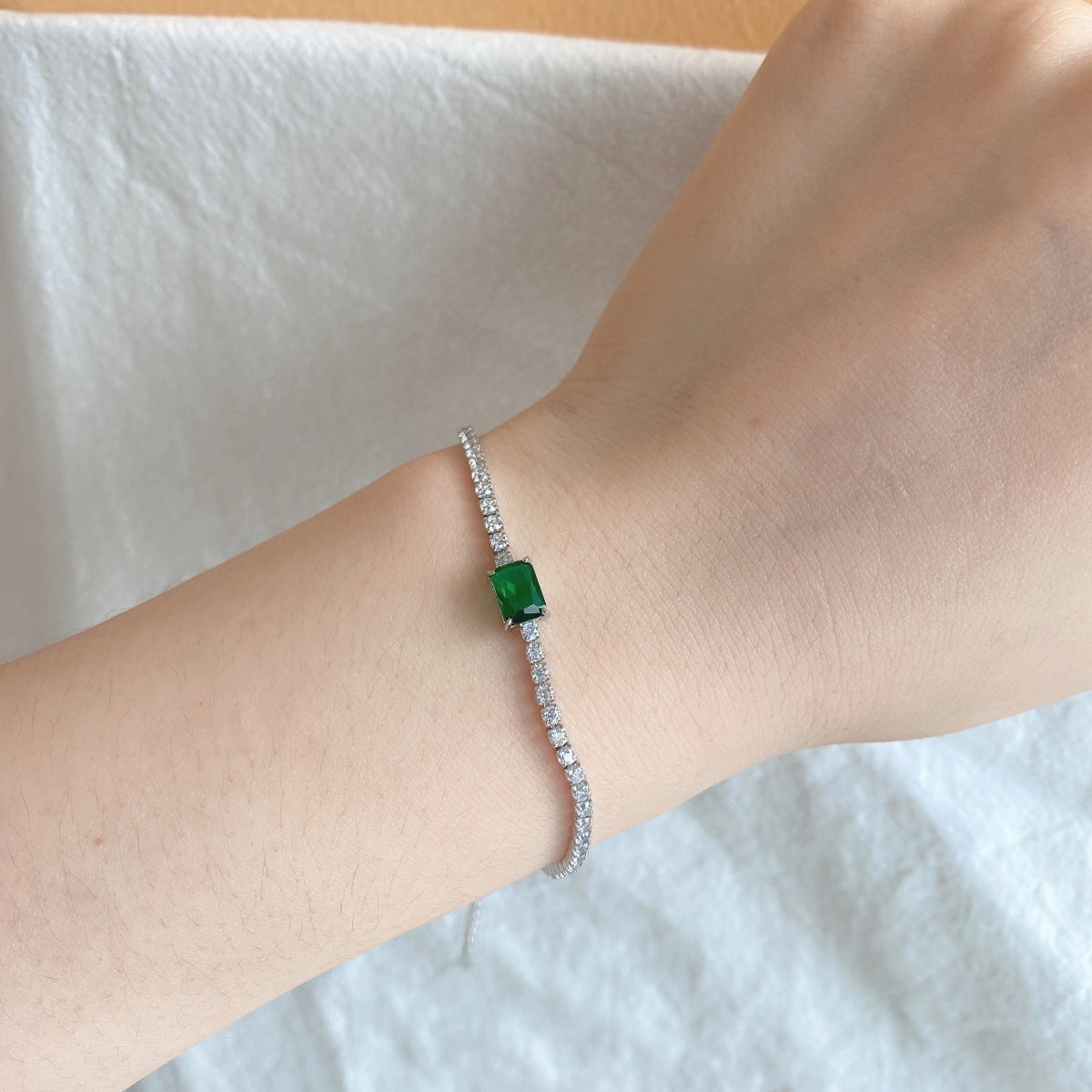 [ELAN LUXE]1.0 Carat Unique Emerald Cut Banquet Bracelet