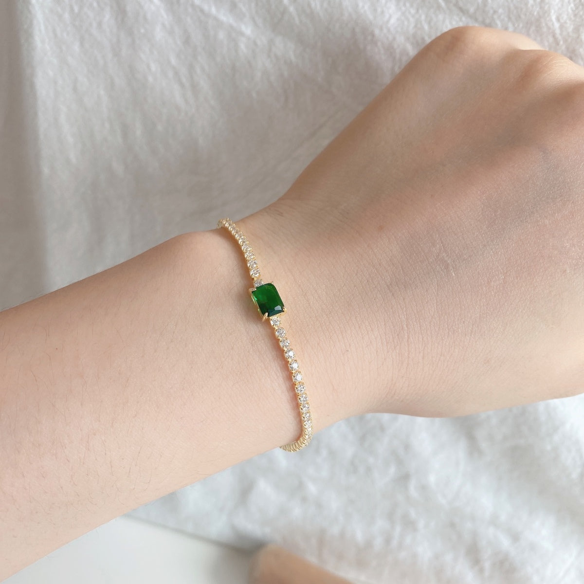 [ELAN LUXE]1.0 Carat Unique Emerald Cut Banquet Bracelet